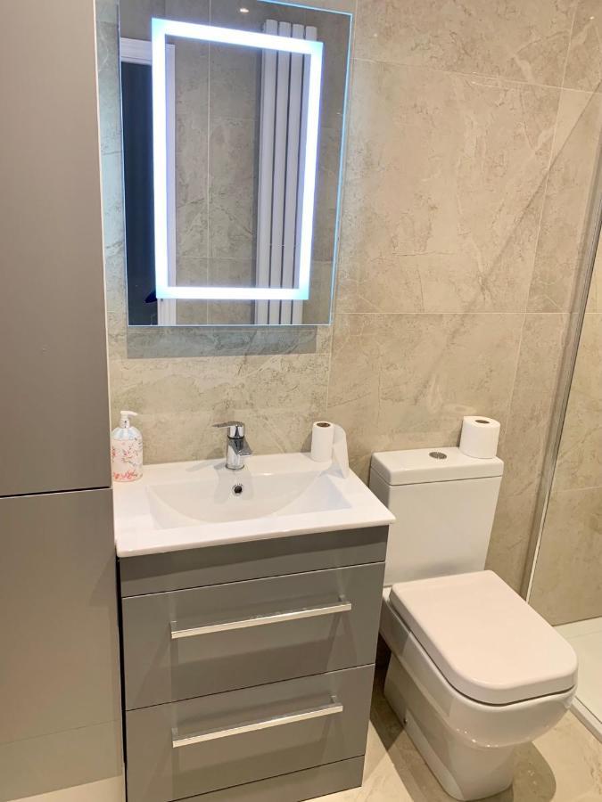 Modern 2 Bedroom Apartment With Private Garden Near Canary Wharf Londres Exterior foto