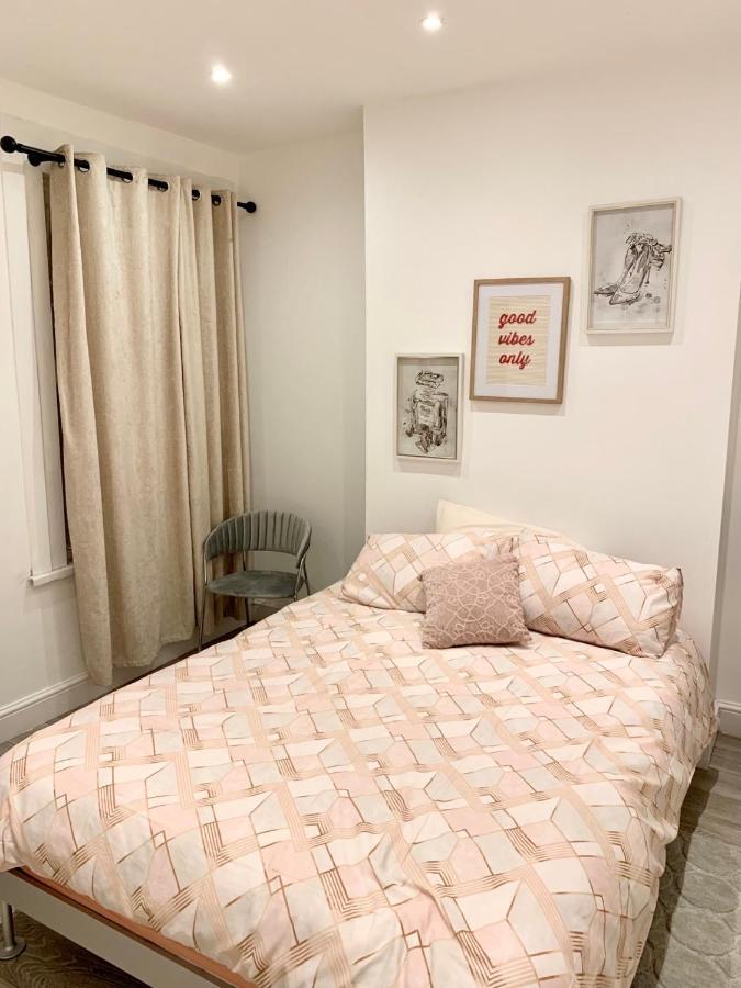 Modern 2 Bedroom Apartment With Private Garden Near Canary Wharf Londres Exterior foto