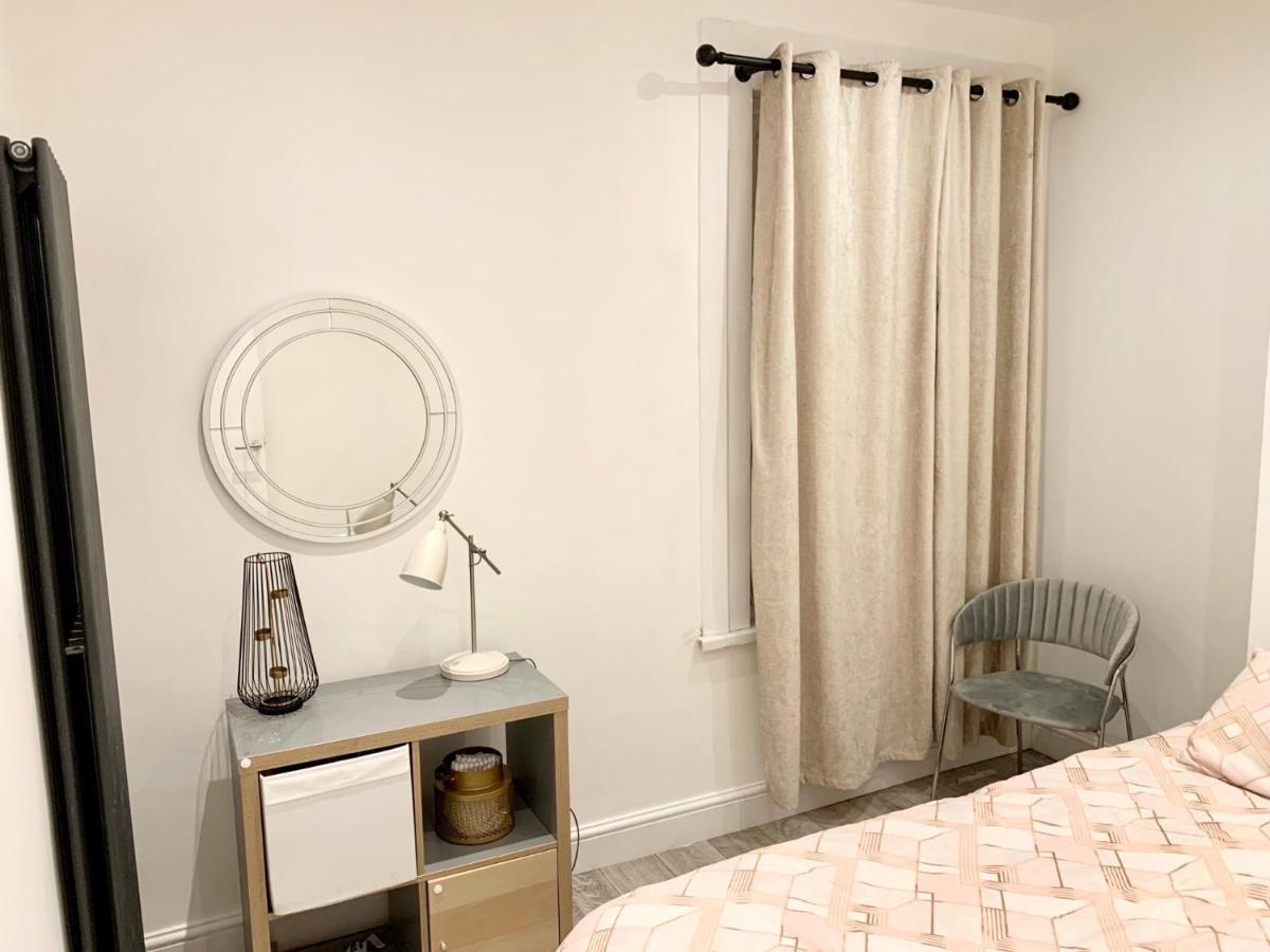 Modern 2 Bedroom Apartment With Private Garden Near Canary Wharf Londres Exterior foto